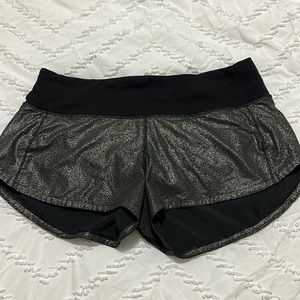 LuluLemon speed up shorts 2.5”